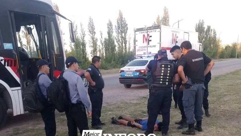 El pasajero que protagonizó una reacción violenta en el Koko. Foto gentileza InForo.