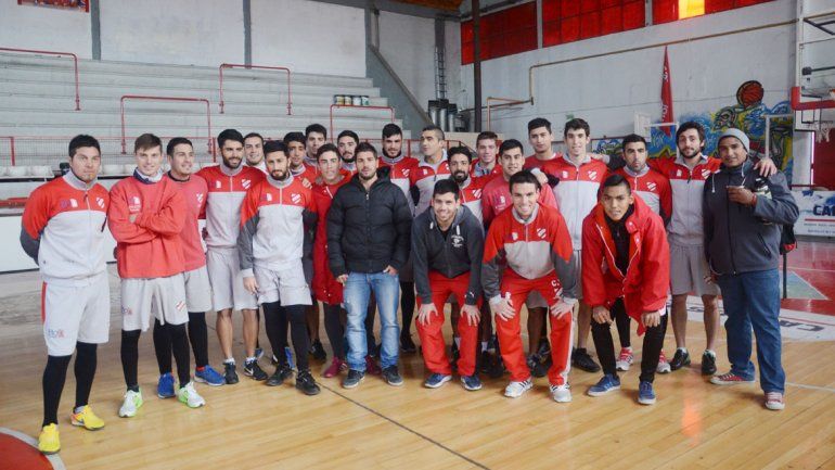 El ex jugador albinegro quiere sumar un central y un volante.