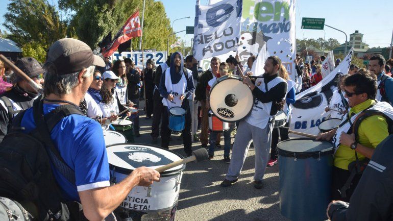 Docentes neuquinos se movilizarán a los puentes carreteros