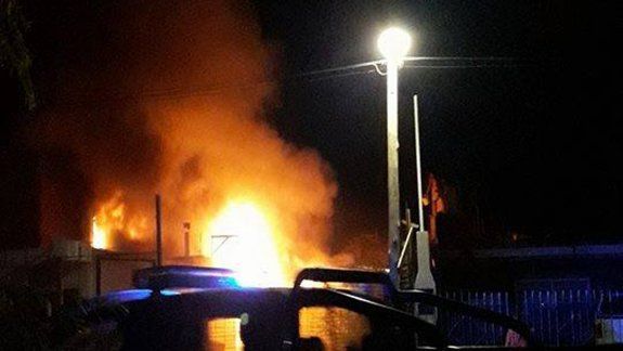 Una casilla terminó en llamas en un intento de usurpación