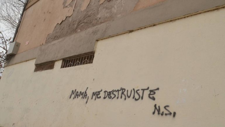 La pintada más triste de Cipolletti con un duro y claro mensaje.