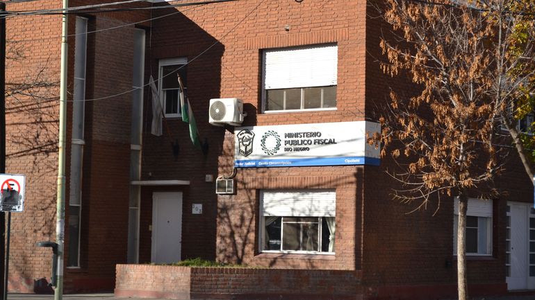 La madre de las niñas de Cipolletti continuará la relación con sus hijas pero sin ser la tutora plena.