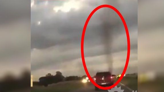 Video: un tornado de mosquitos sorprendió a la costa bonaerense