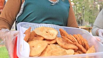 Vendedora de torta fritas