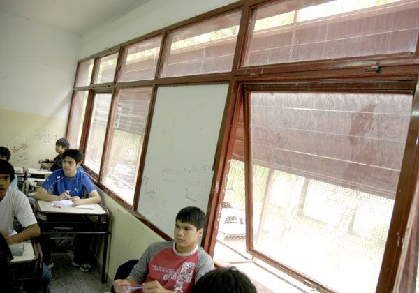Estudiantes del CET 9 hicieron su reclamo