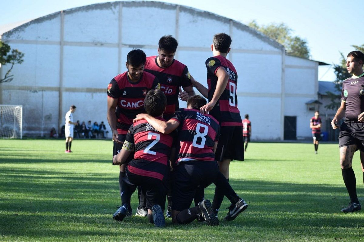 Del 300 For Ever a la Confluencia: San Isidro se reforzó con más de 20 jugadores del Timao