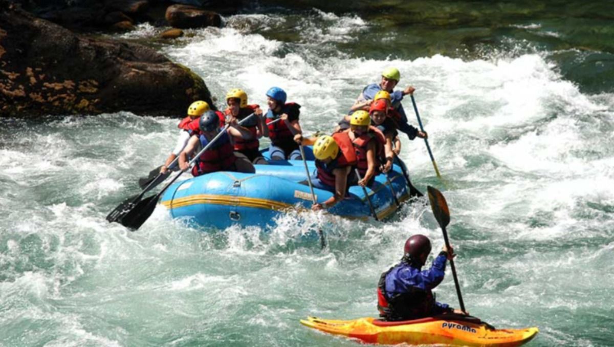 Rafting en el río Manso, cerca de El Bolsón (imagen de archivo).