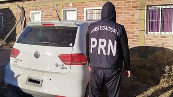 El Volkswagen Fox blanco fue una de las claves para dar con el estafador. Foto: Policía de Río Negro.