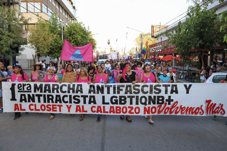 En imágenes: así fue la la Marcha Federal del Orgullo Antifascista y Antirracista en el Alto Valle