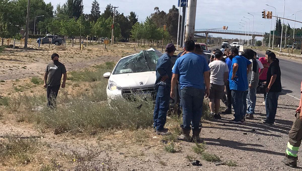 Accidente en Ruta 7: una joven herida tras chocar contra un poste