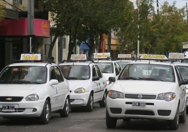 Presentan mutual de taxistas y transportistas