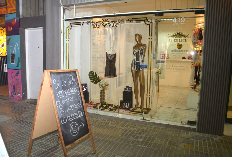 El enigma de los 'juguetitos' encontrados en el tercer puente: qué hizo la Muni