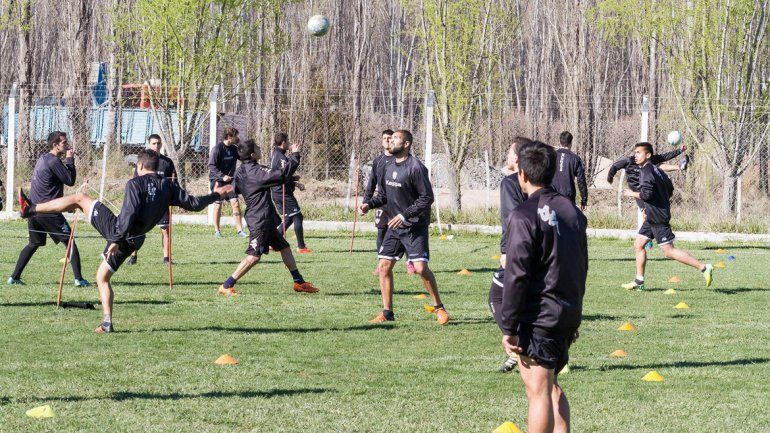 La huelga cambió los planes y Cipo sigue entrenando. Cumplirá 21 días sin partidos oficiales hasta el choque con el Rojo.