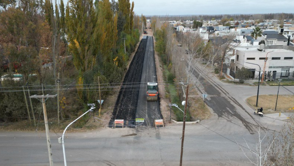 El plan de asfalto comenzó a ejecutarse sobre calle Mosconi de Cipolletti.