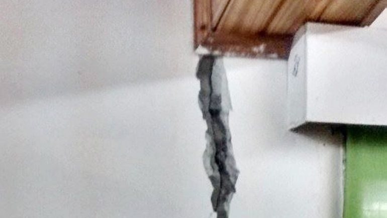 Una rajadura que mete miedo en la Escuela 305