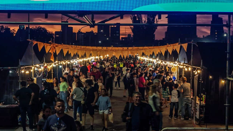 Récord de visitantes en la primera noche del Neuquén Emprende y Confluencia de Sabores: sigue hoy