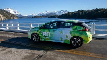 el auto electrico de la provincia compartio grilla en el desafio eco 2022