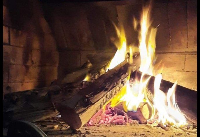 Preparaban un asado y se les apareció una cara en el fuego.