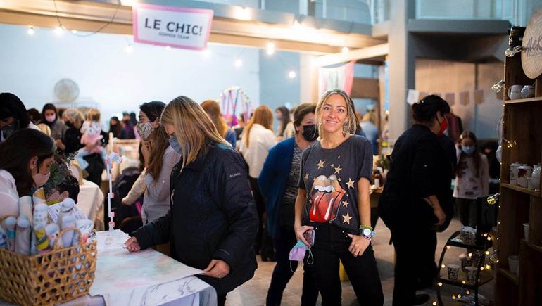 Con brillos y muchas propuestas, la feria Le Chic vuelve con una edición navideña