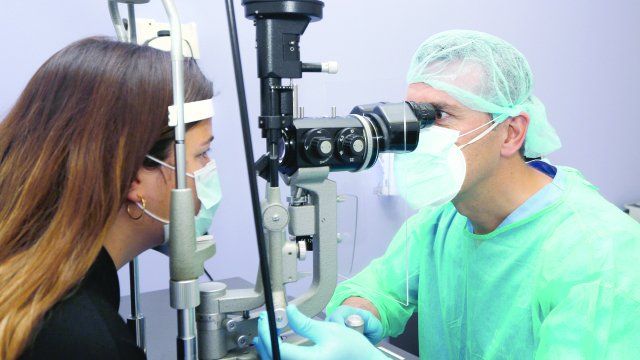 Los oftalmólogos analizan dejar de atender prepagas y obras sociales