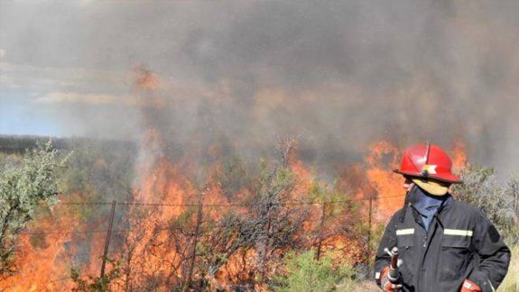 Dolor y bronca por la muerte de un bombero de Río Colorado 