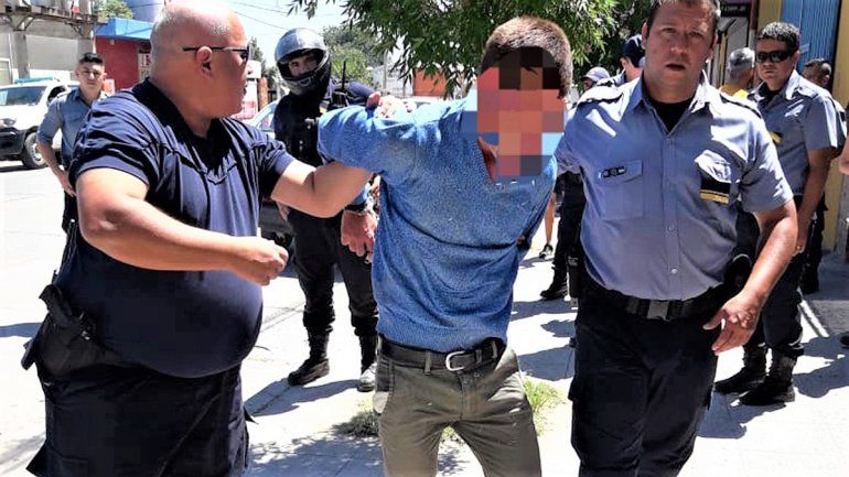 Temeraria persecución de vecinos y policías para recuperar un auto robado en el barrio Don Bosco