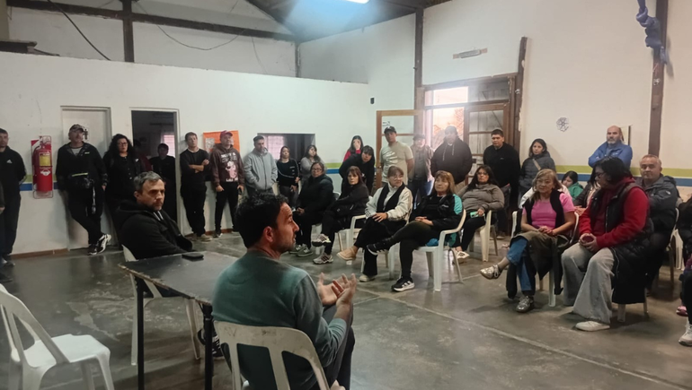 Esta semana, autoridades municipales y de la empresa se reunieron con los vecinos del barrio para explicar los avances.