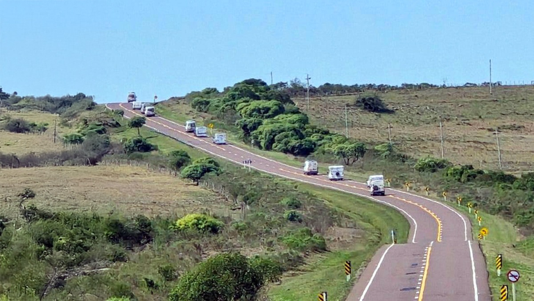 Los rodanteros del Alto Valle se acercan a Brasil en caravana: cómo es el viaje y emoción al cantar el himno