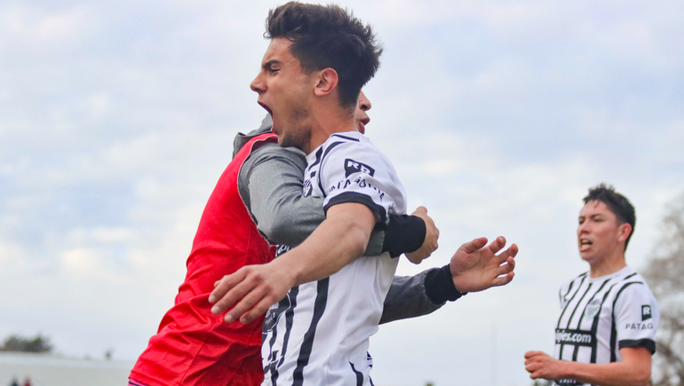 Ignacio Montero y el grito de gol en la tarde cipoleña. Fotos: Anahí Cárdena