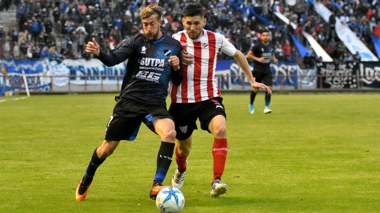 El Rojo lo aguantó en el Mundialista casi hasta el final del partido.