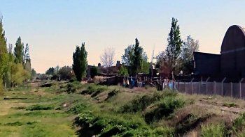 batalla campal en la toma de la via dejo dos heridos