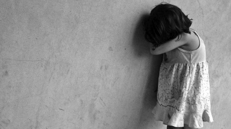 Suprimieron el apellido paterno a niña abusada por su padre