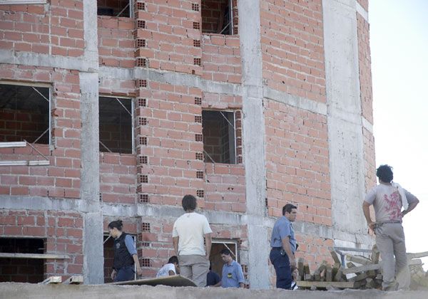 Murió obrero al caer de 64 metros