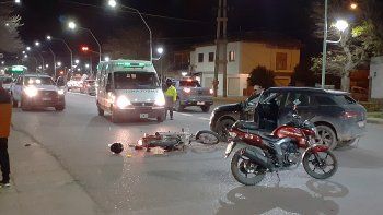 dos heridos en terrible accidente entre una camioneta y una moto