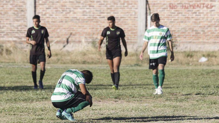 Por amenazas, un partido de la Confluencia ni comenzó