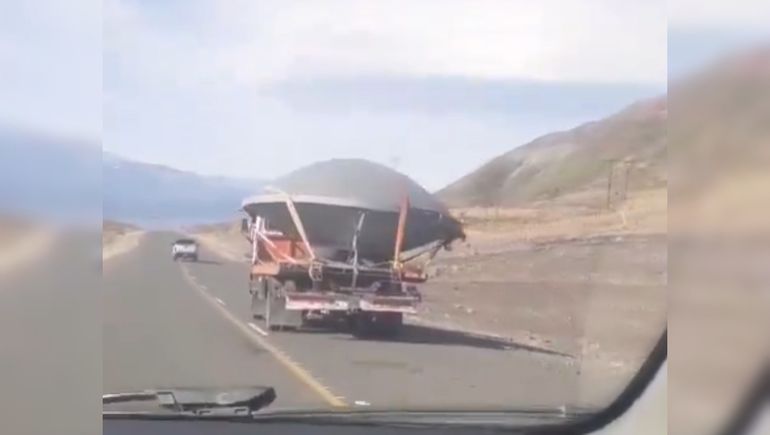 ¿Un OVNI?: Un llamativo objeto en la ruta llamó la atención de los vecinos del norte neuquino