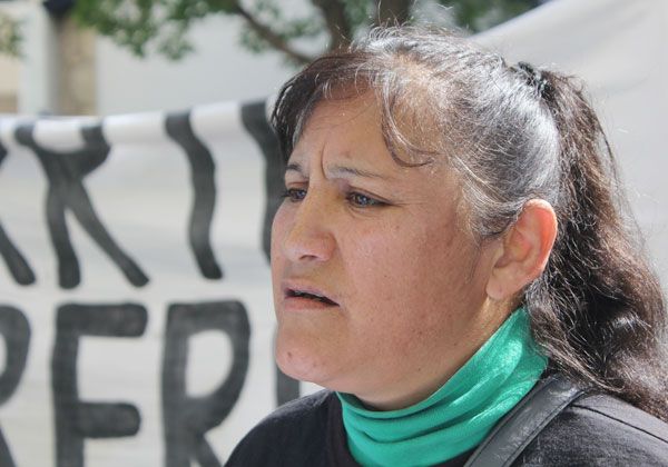 La dirigente Lilia Calderón busca conformar la mesa de participación de los barrios populares. Al efecto, participó este martes en una reunión con funcionarios municipales, en la que criticó al secretario de Desarrollo Humano, Diego Cides. La dirigente Lilia Calderón busca conformar la mesa de participación de los barrios populares. Al efecto, participó este martes en una reunión con funcionarios municipales, en la que criticó al secretario de Desarrollo Humano, Diego Cides.