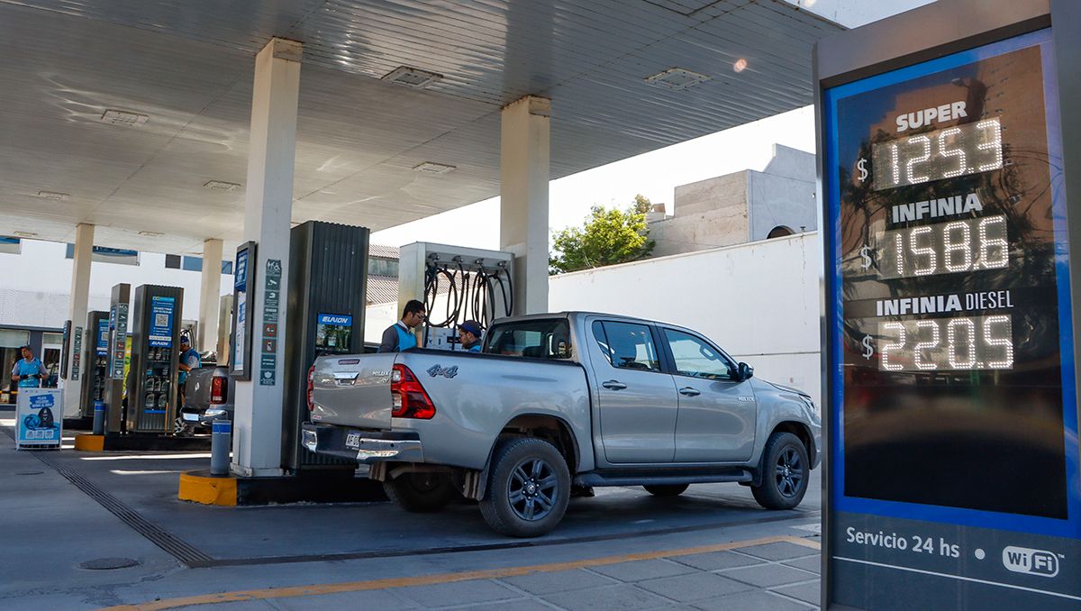¿Cuánto cuesta llenar ahora el tanque en Cipolletti?