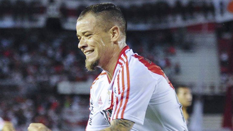 Xeneizes y millonarios buscarán una victoria que sirva de trampolín para la Libertadores. Tevez llega de racha y DAlessandro regresa a La Boca.