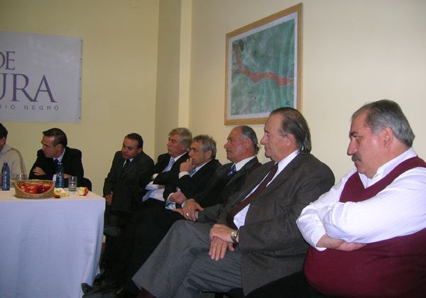 Intendentes del PJ rechazan las condiciones de Saiz
