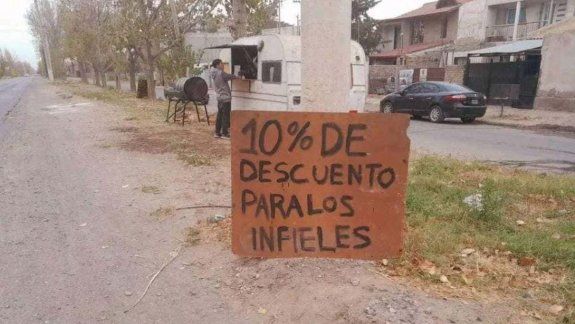 Insólito: el carrito cipoleño que le hace descuentos a infieles y pelados