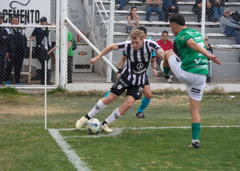 Una de sus distinguidas fotos futboleras.