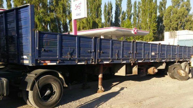 Secuestraron un remolque que circulaba por la Ruta 22 con documentación trucha