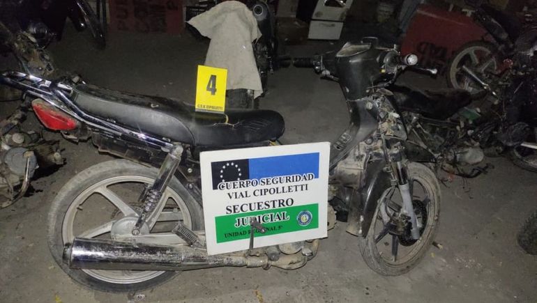 Una de las motos secuestradas en el Martín Fierro. Tenía pedido de secuestro y sospechan que la utilizaban para cometer robos y asaltos.&nbsp;