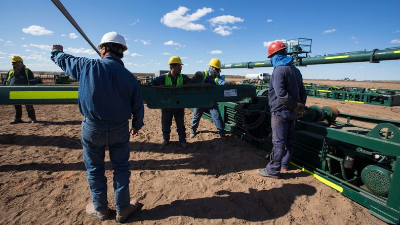 Tienen que dejar que las empresas hagan lo que saben hacer