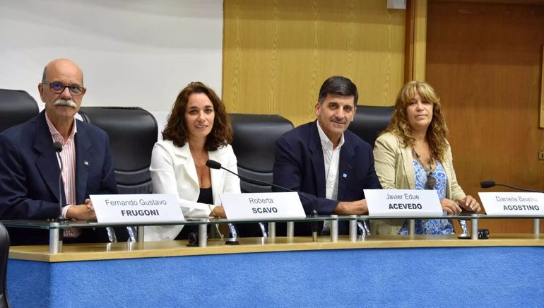 El bloque de legisladores de la CC-ARI Cambiemos presentó el proyecto para suspender los cortes de luz y gas por deudas.&nbsp;