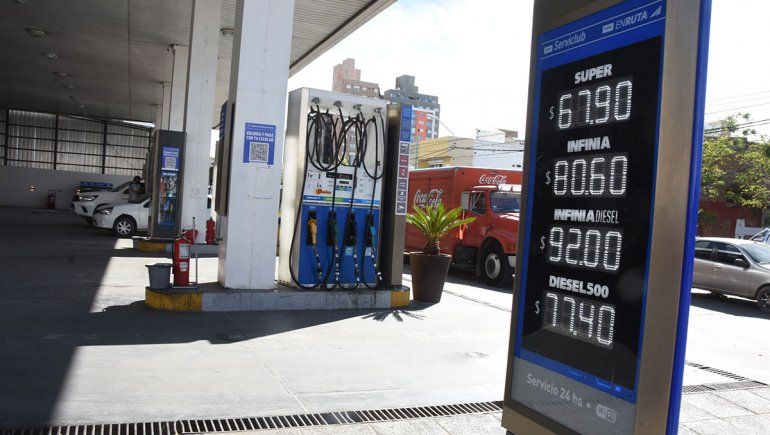 Nafta más cara: YPF aumentó un 7,5% los precios de sus combustibles