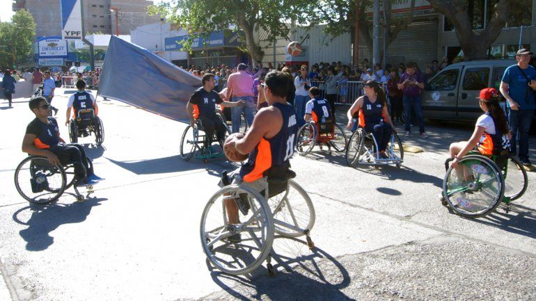 Miles de cipoleños salieron a la calle a celebrar el cumple de la ciudad