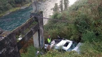 tragedia en chile: una nina argentina murio tras volcar una camioneta en un peligroso puente