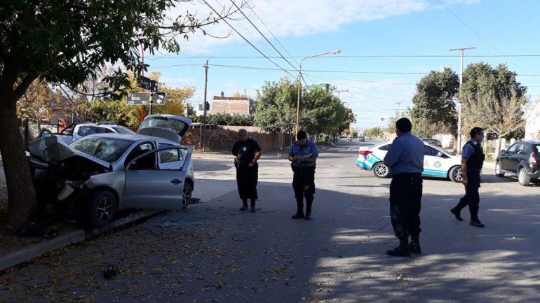 Un joven murió luego de chocar contra un árbol en el barrio Don Bosco